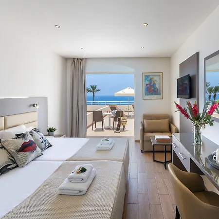 Queen's Bay Hotel 3*