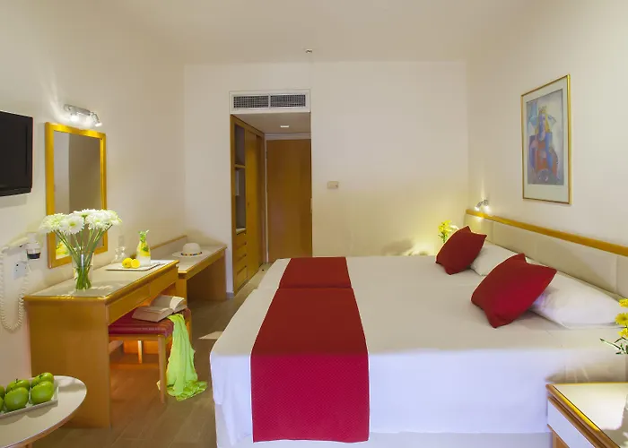 Ξενοδοχείο Queen's Bay 3*