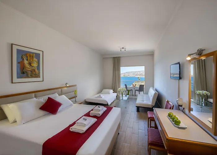 Ξενοδοχείο Queen's Bay 3*