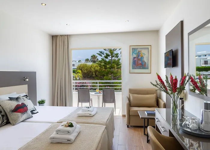 Ξενοδοχείο Queen's Bay 3*