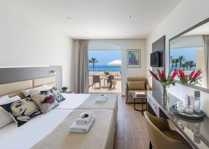 Queen's Bay Ξενοδοχείο 3*