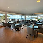 Queen's Bay 3*