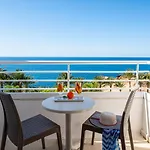 Queen's Bay Hotel