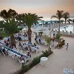 Queen's Bay 3*