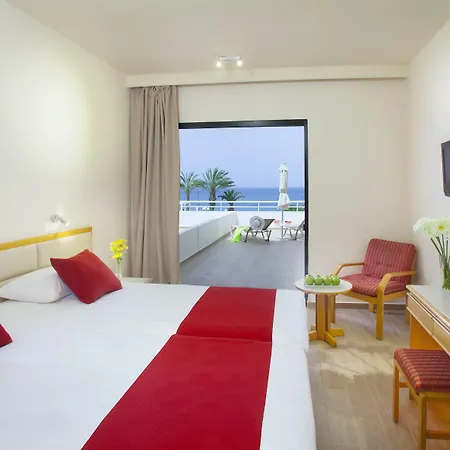 Hotel Queen's Bay 3*