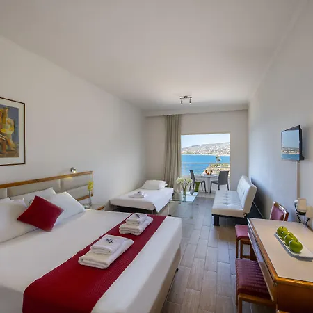 Hotel Queen's Bay 3*