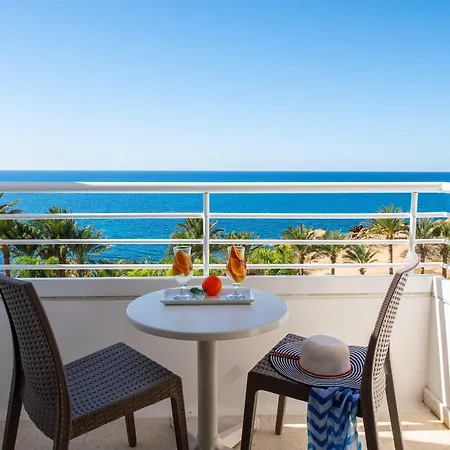 Queen's Bay Hotel