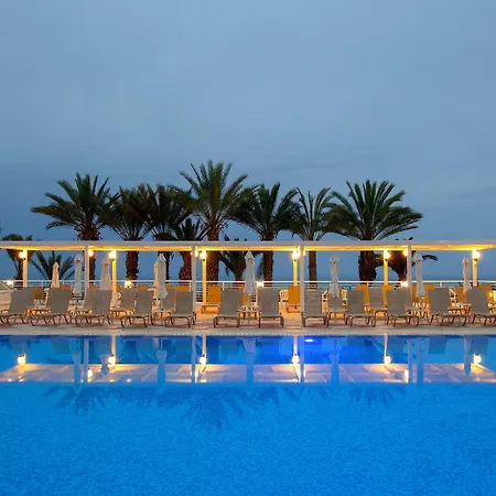 Queen's Bay Szálloda