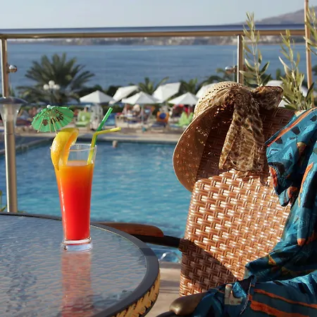 Hotel Queen's Bay 3*