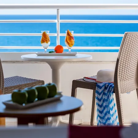 Hotel Queen's Bay 3*