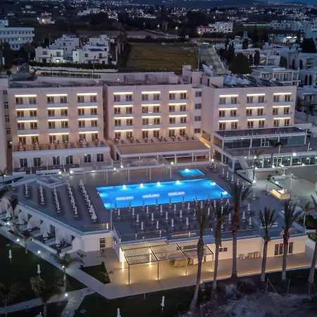 Hotel Queen's Bay 3*