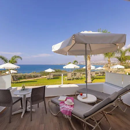 Queen's Bay Hotel Kissonerga