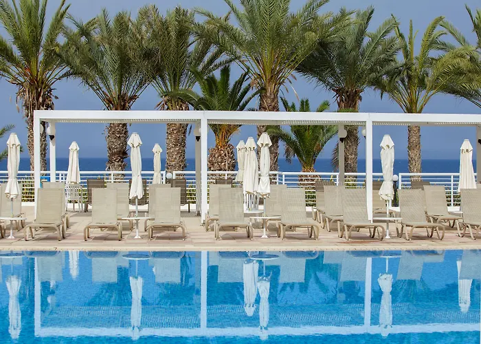 Queen's Bay Szálloda 3*