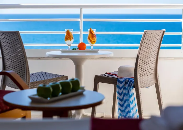 Hotel Queen's Bay 3*