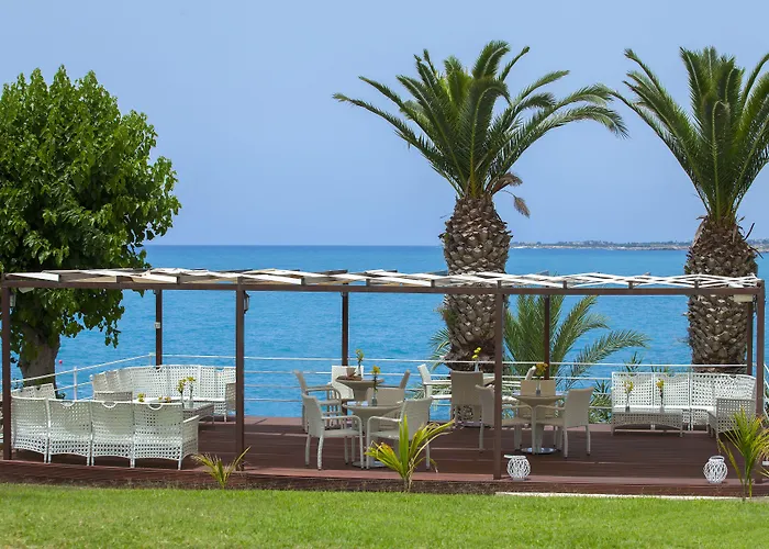 Hotel Queen's Bay 3*