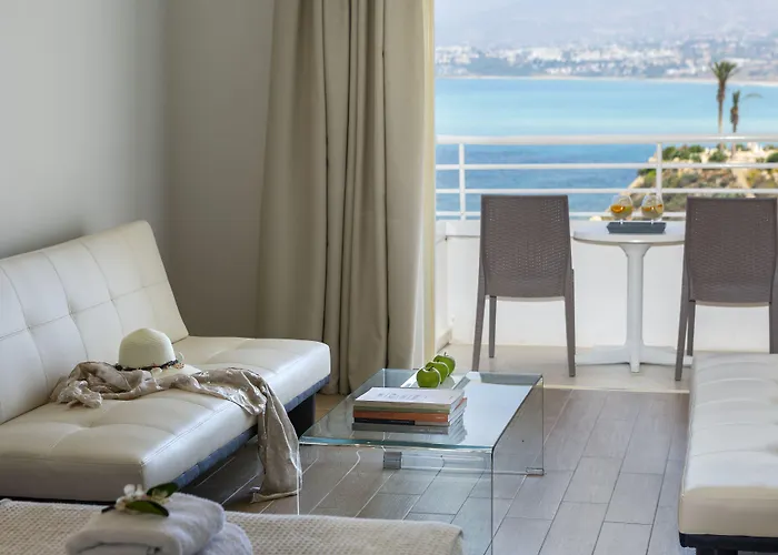 Hotel Queen's Bay Kissonerga